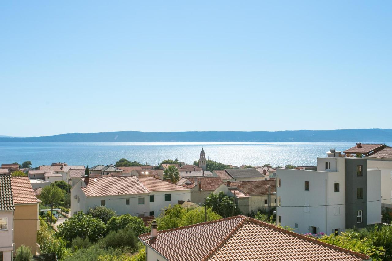 Apartments With A Parking Space Kastel Gomilica, Kastela - 21630 Bagian luar foto