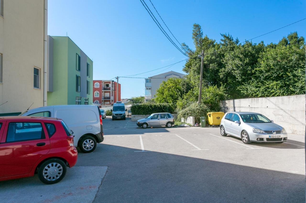 Apartments With A Parking Space Kastel Gomilica, Kastela - 21630 Bagian luar foto